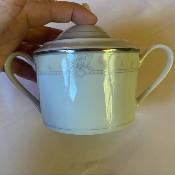 Fine Porcelain China Sugar Jar - Picture 3 of 10